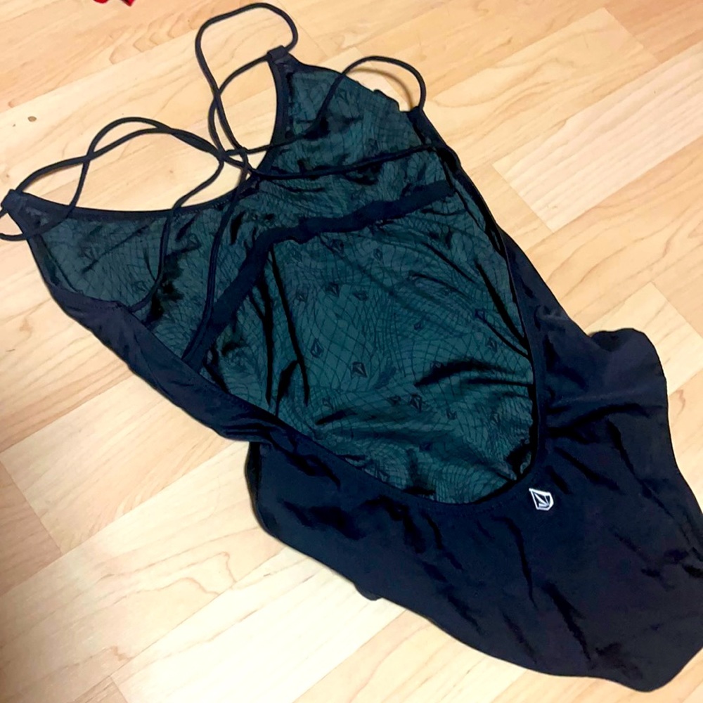 Large volcom one peice